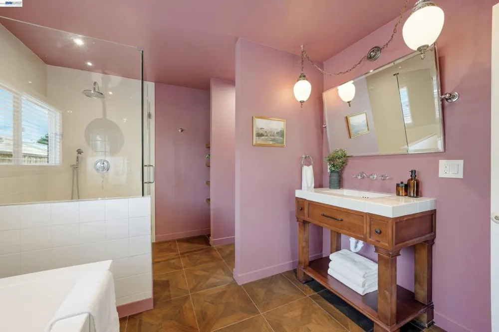 31967 Albany St Hayward, CA 94544