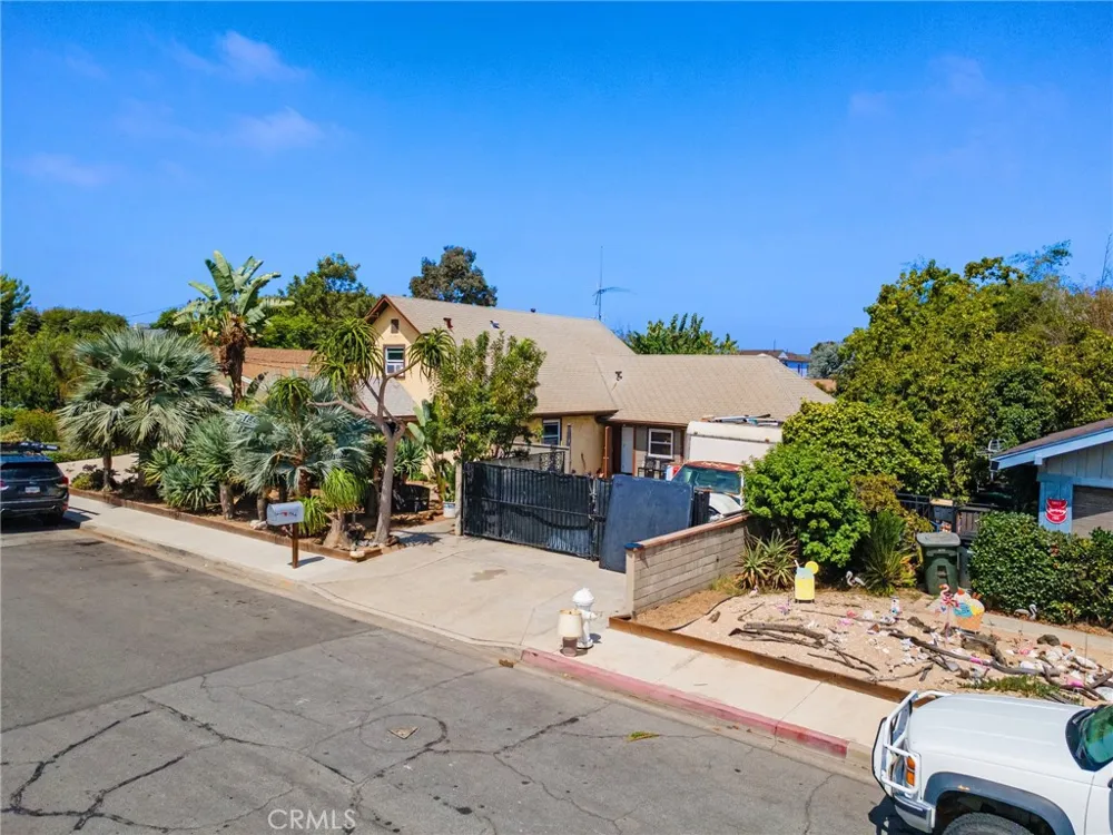 162 Cecil Costa Mesa, CA 92627