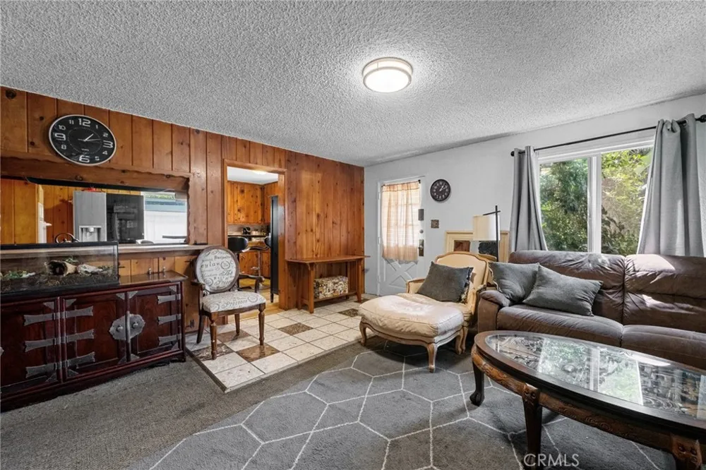 162 Cecil Costa Mesa, CA 92627