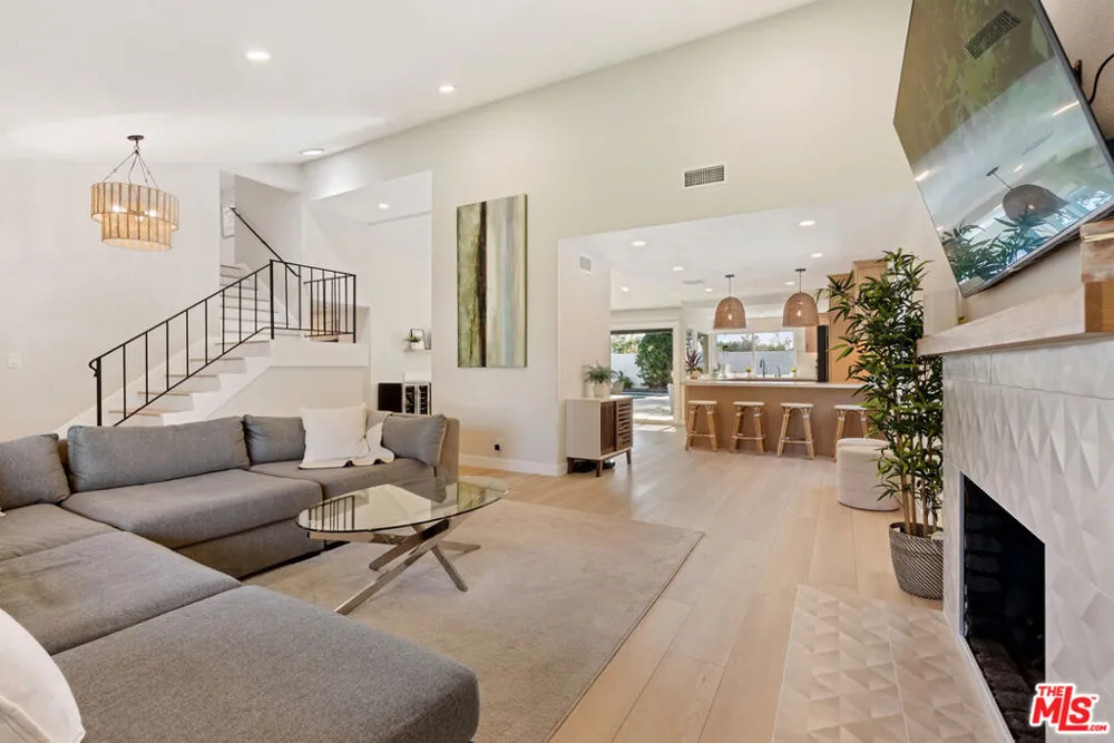 25401 Champlain Road Laguna Hills, CA 92653
