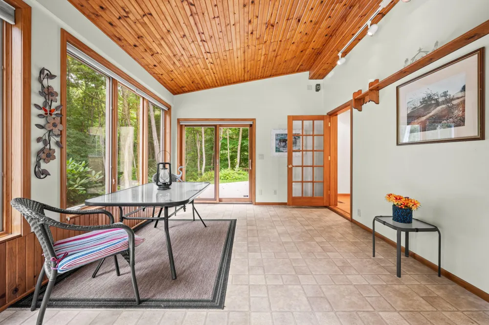 5471 Little Paw Paw Lake Road Coloma, MI 49038