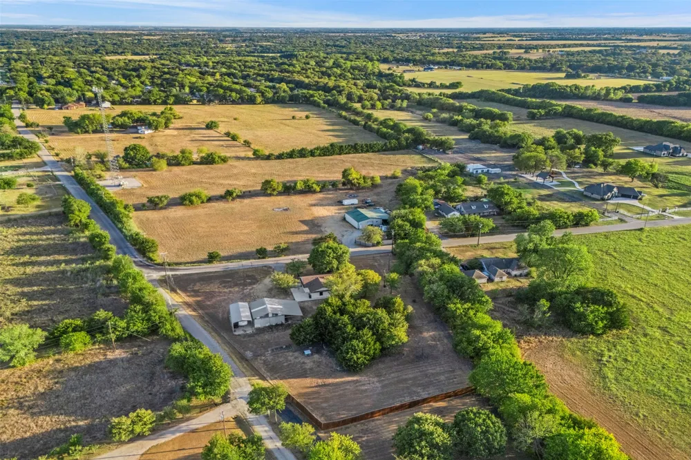 360 Rockett Lane Pecan Hill, TX 75154