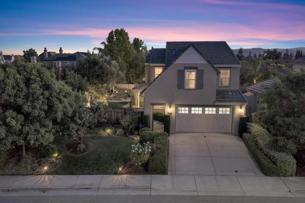 1725 Espana Way Morgan Hill, CA 95037