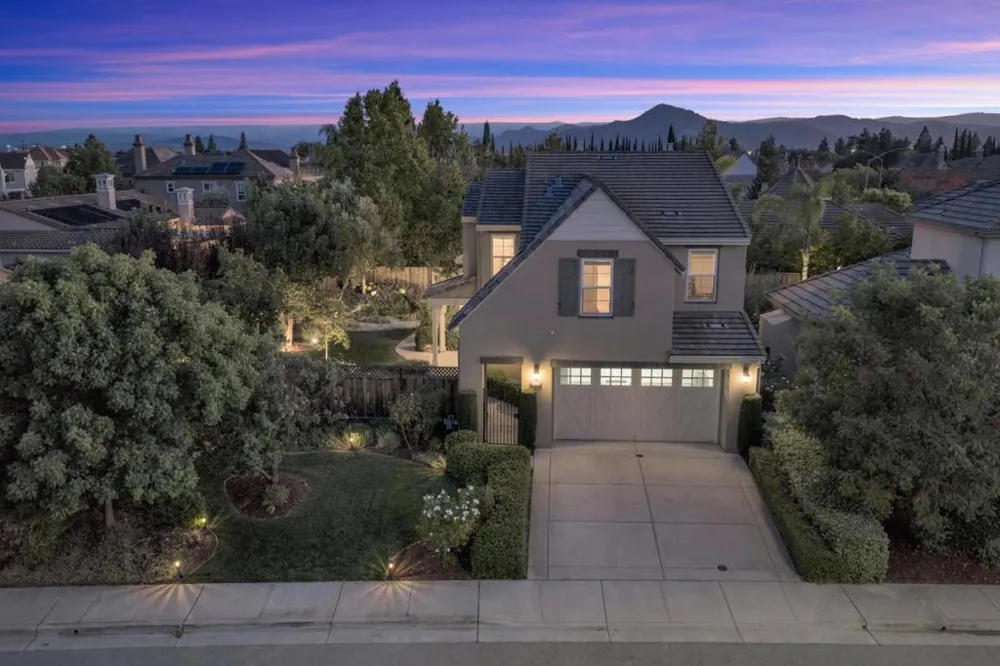 1725 Espana Way Morgan Hill, CA 95037