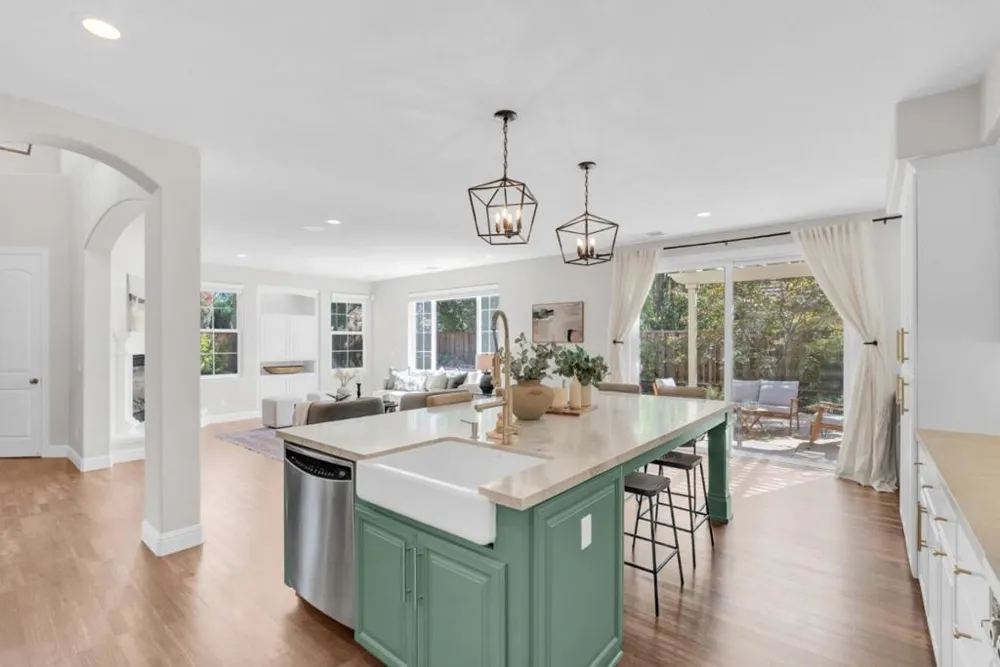 1725 Espana Way Morgan Hill, CA 95037