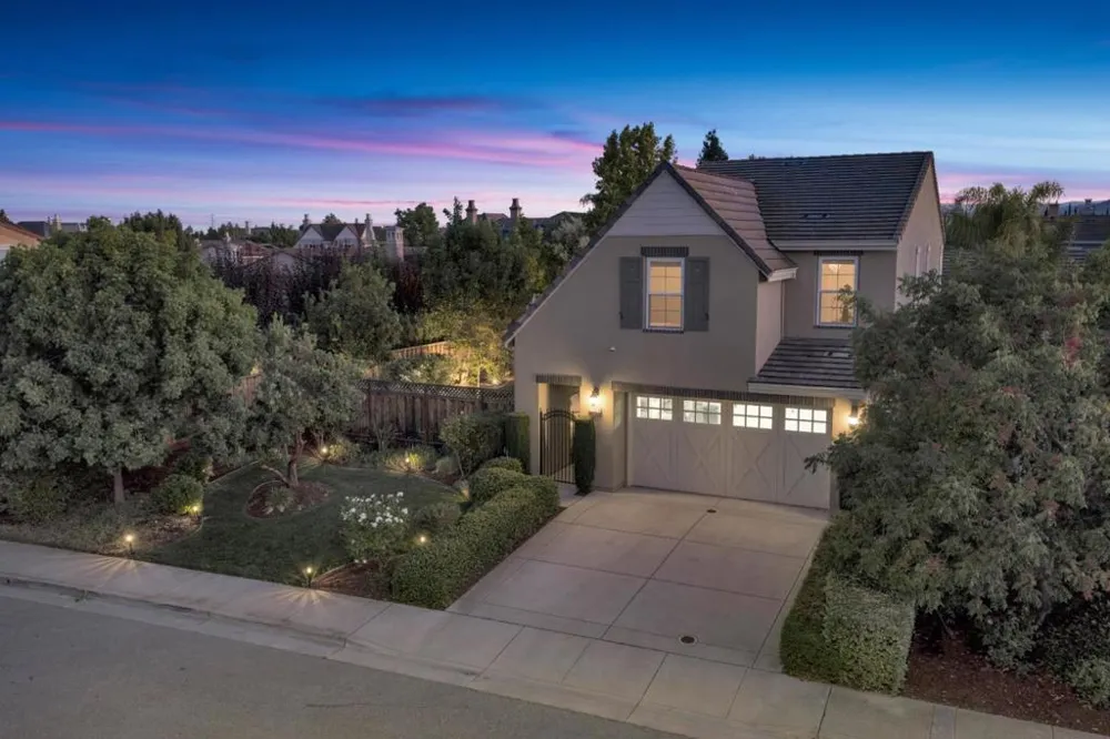 1725 Espana Way Morgan Hill, CA 95037