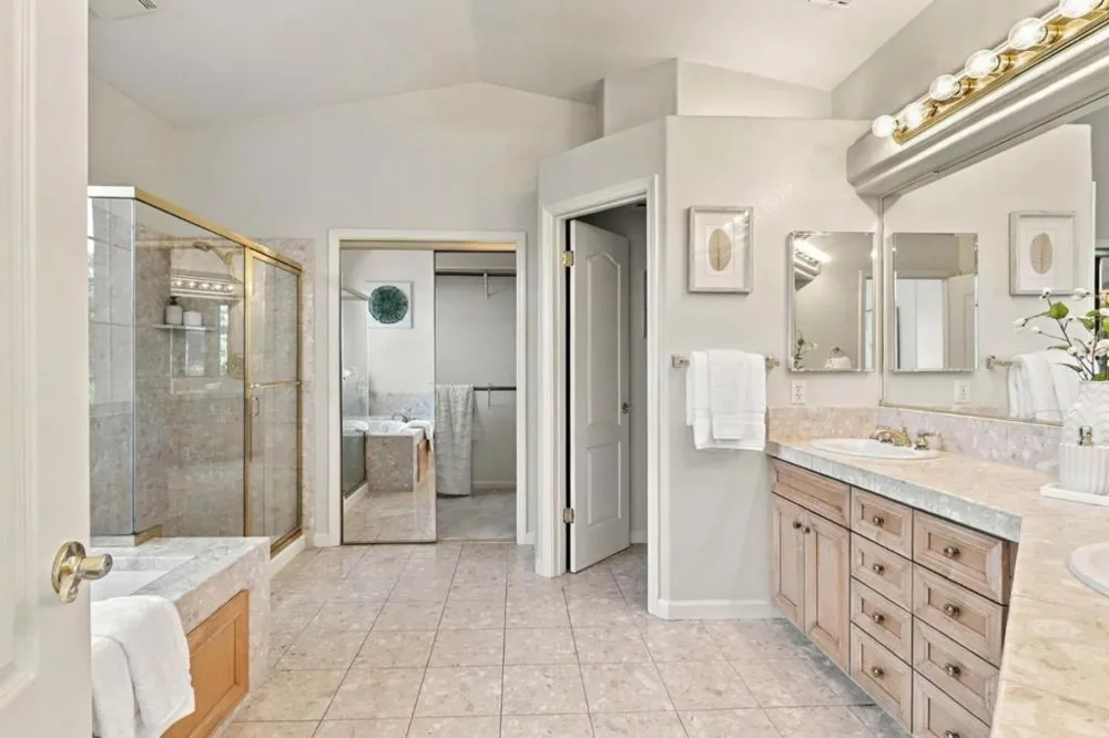 18896 Woodleigh Court Saratoga, CA 95070