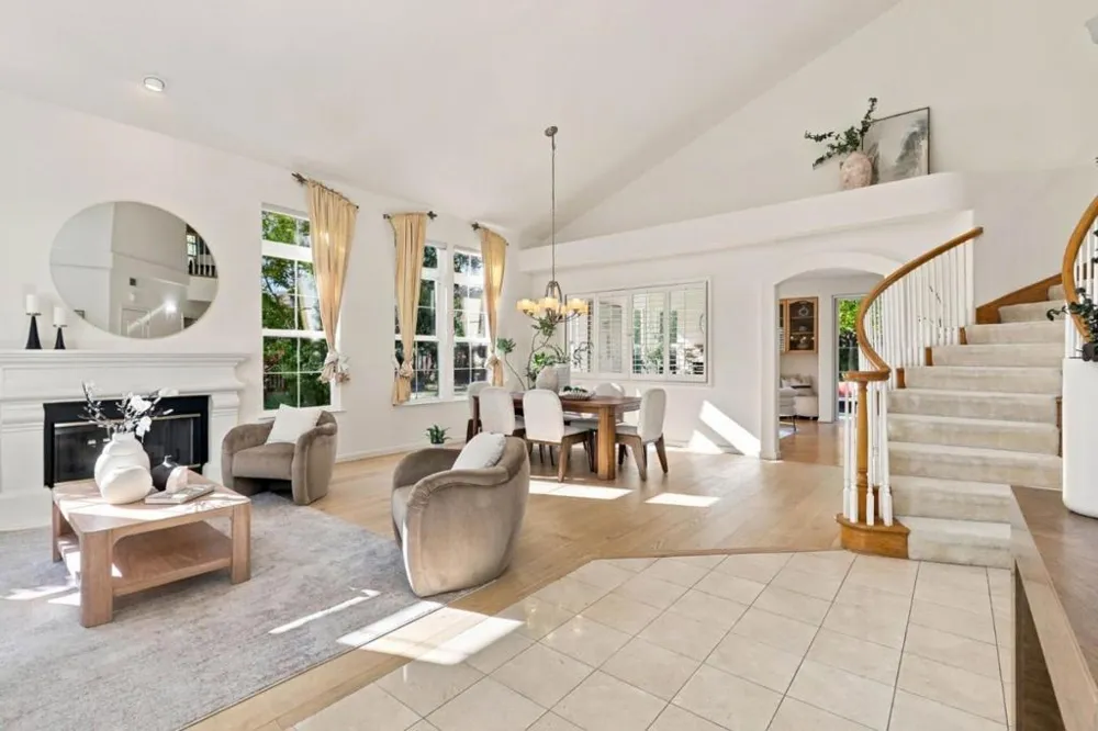 18896 Woodleigh Court Saratoga, CA 95070