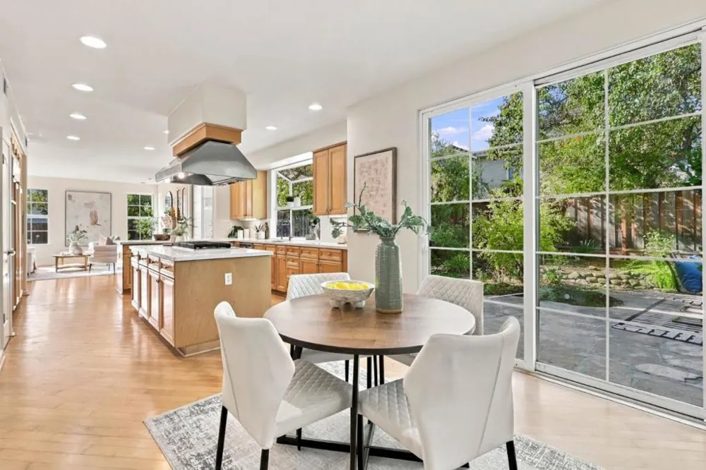 18896 Woodleigh Court Saratoga, CA 95070
