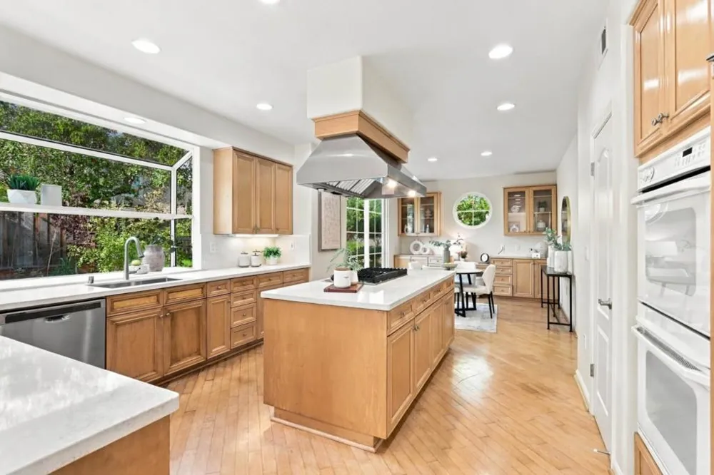 18896 Woodleigh Court Saratoga, CA 95070