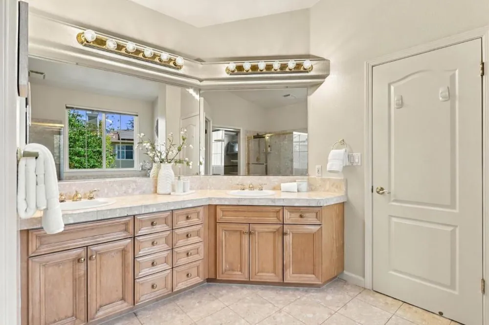 18896 Woodleigh Court Saratoga, CA 95070