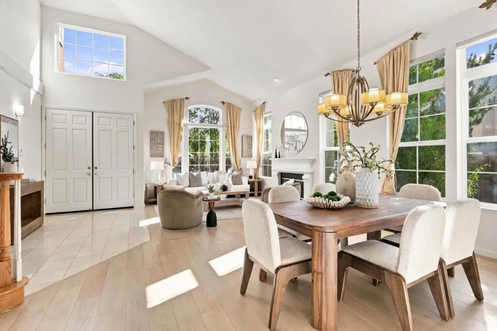 18896 Woodleigh Court Saratoga, CA 95070