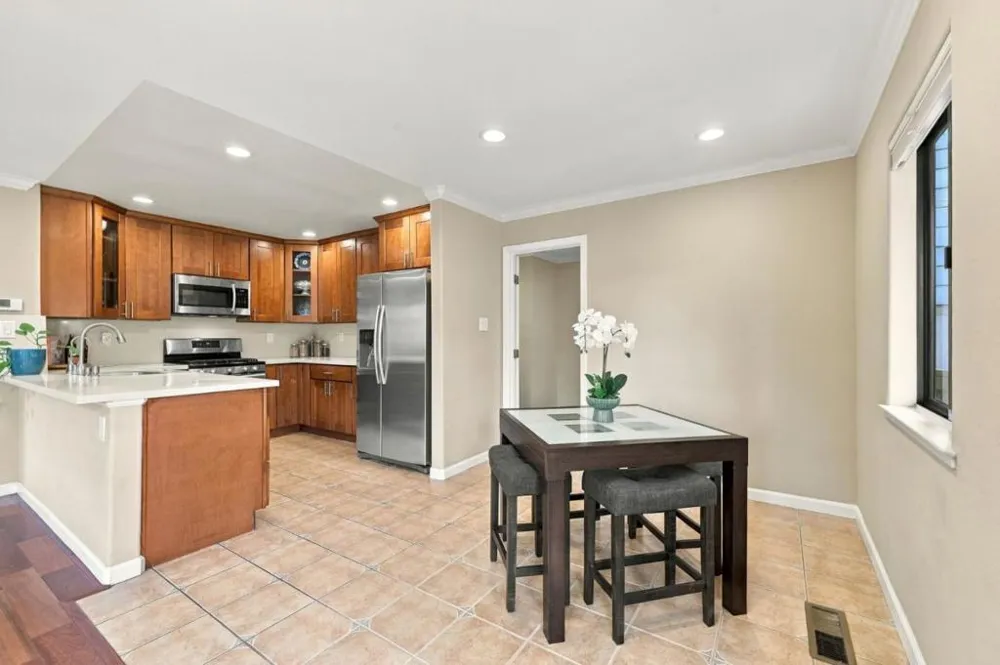 14527 Oak Street Saratoga, CA 95070