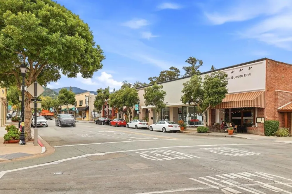 14527 Oak Street Saratoga, CA 95070