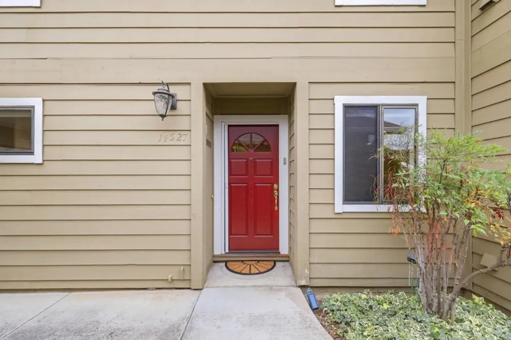 14527 Oak Street Saratoga, CA 95070