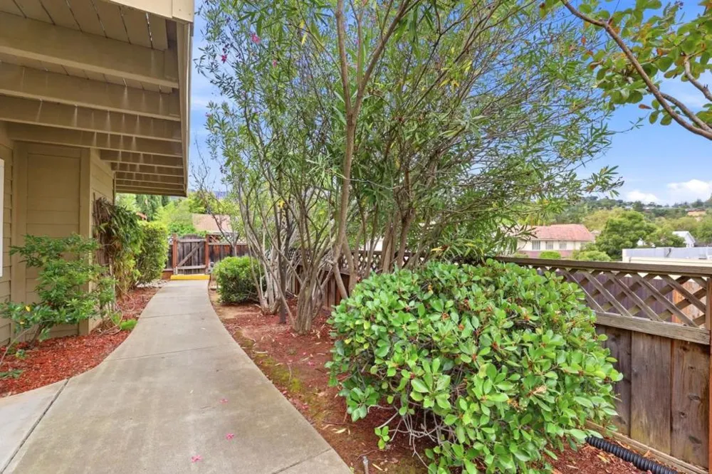 14527 Oak Street Saratoga, CA 95070