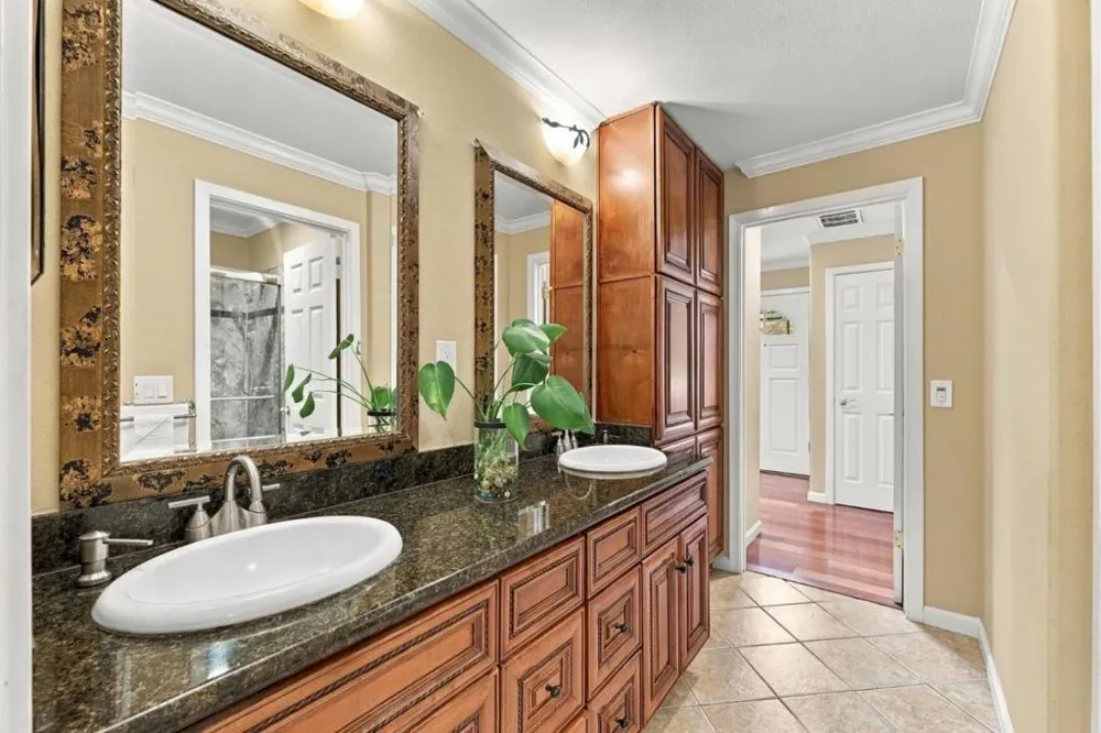 14527 Oak Street Saratoga, CA 95070