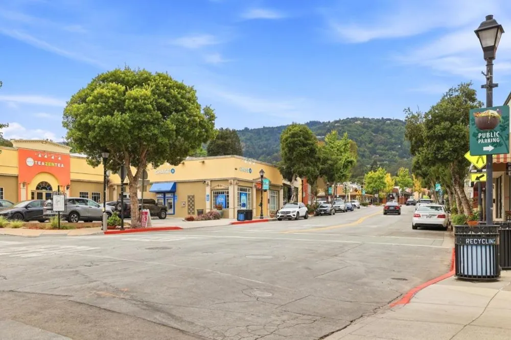 14527 Oak Street Saratoga, CA 95070