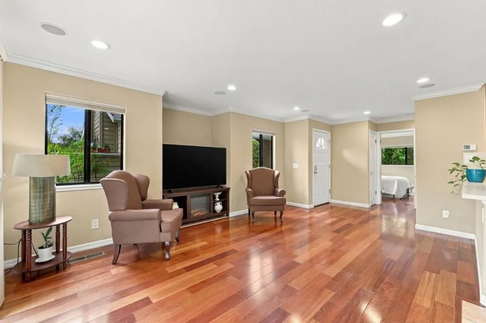 14527 Oak Street Saratoga, CA 95070