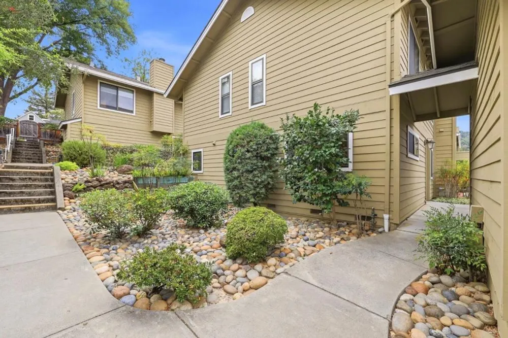 14527 Oak Street Saratoga, CA 95070