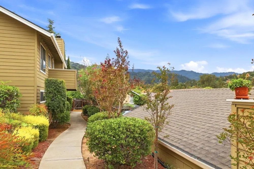 14527 Oak Street Saratoga, CA 95070
