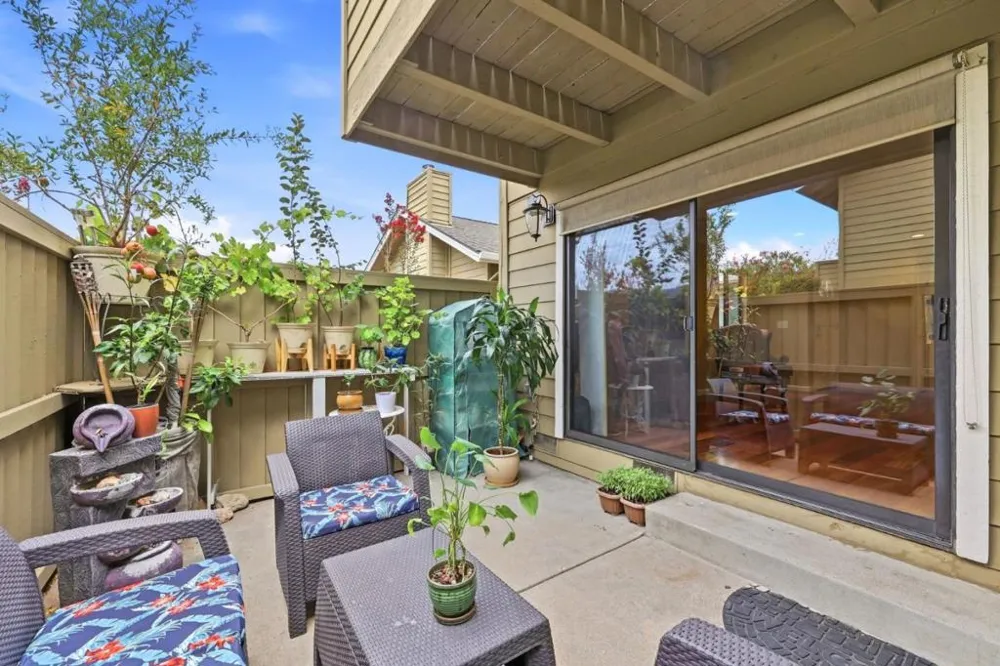14527 Oak Street Saratoga, CA 95070