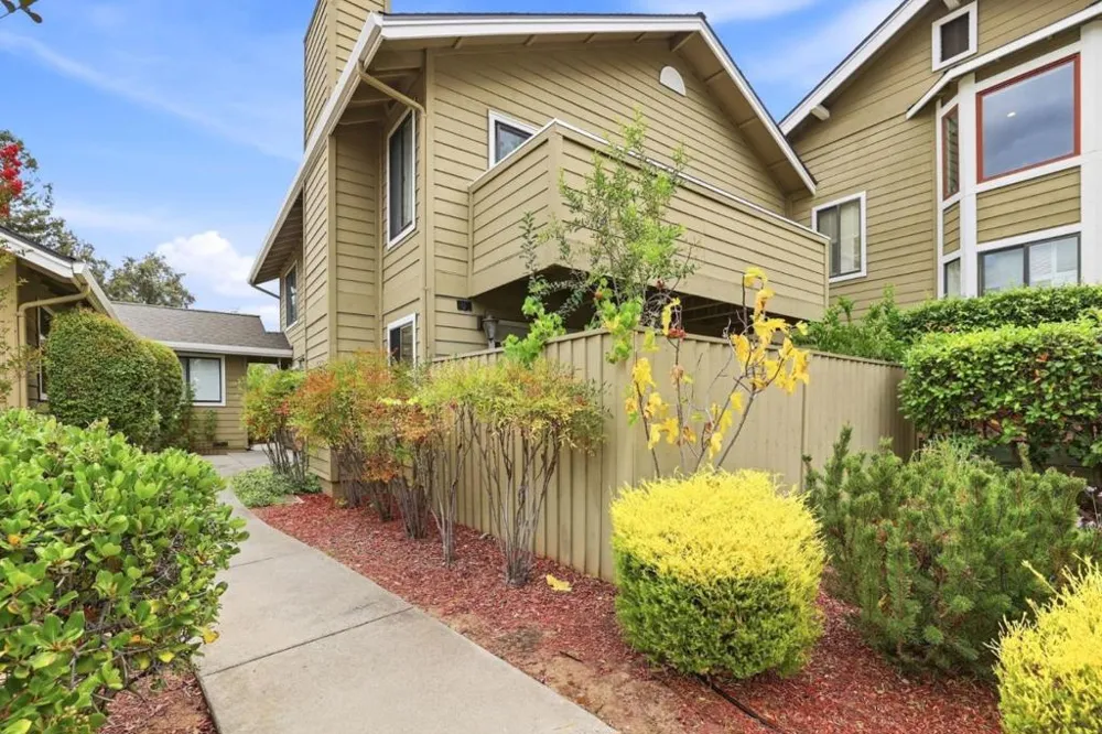 14527 Oak Street Saratoga, CA 95070