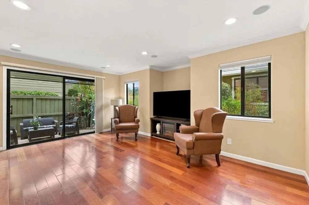 14527 Oak Street Saratoga, CA 95070