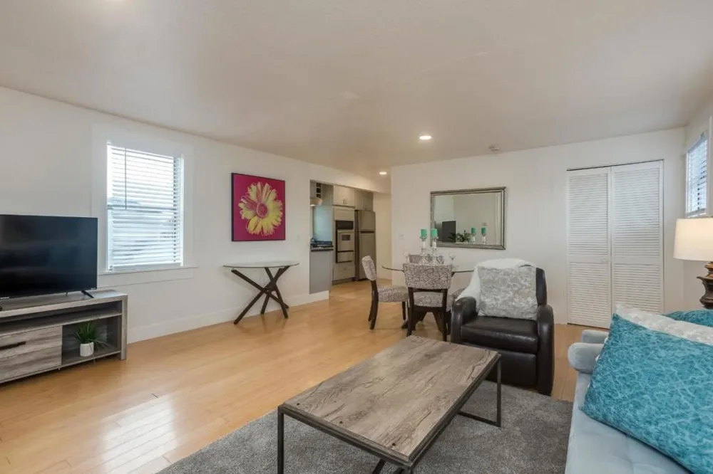 24432445 24th Avenue Oakland, CA 94601