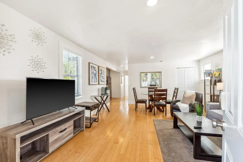 24432445 24th Avenue Oakland, CA 94601