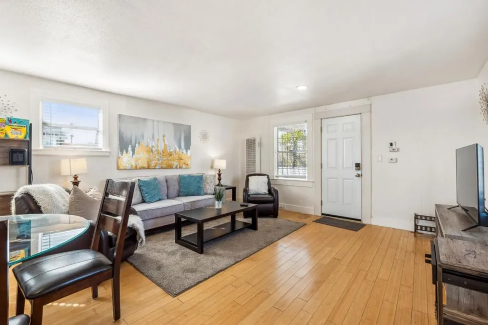 24432445 24th Avenue Oakland, CA 94601
