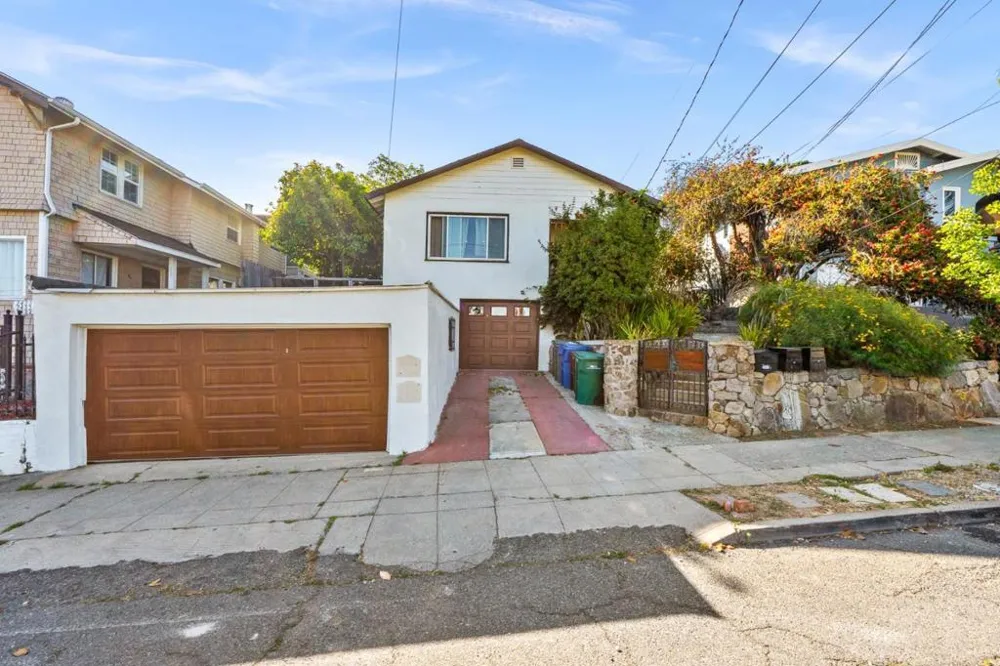 24432445 24th Avenue Oakland, CA 94601