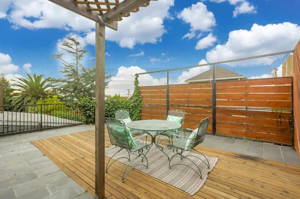 24432445 24th Avenue Oakland, CA 94601