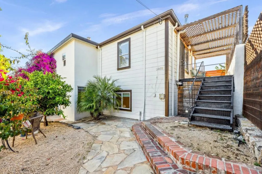 24432445 24th Avenue Oakland, CA 94601