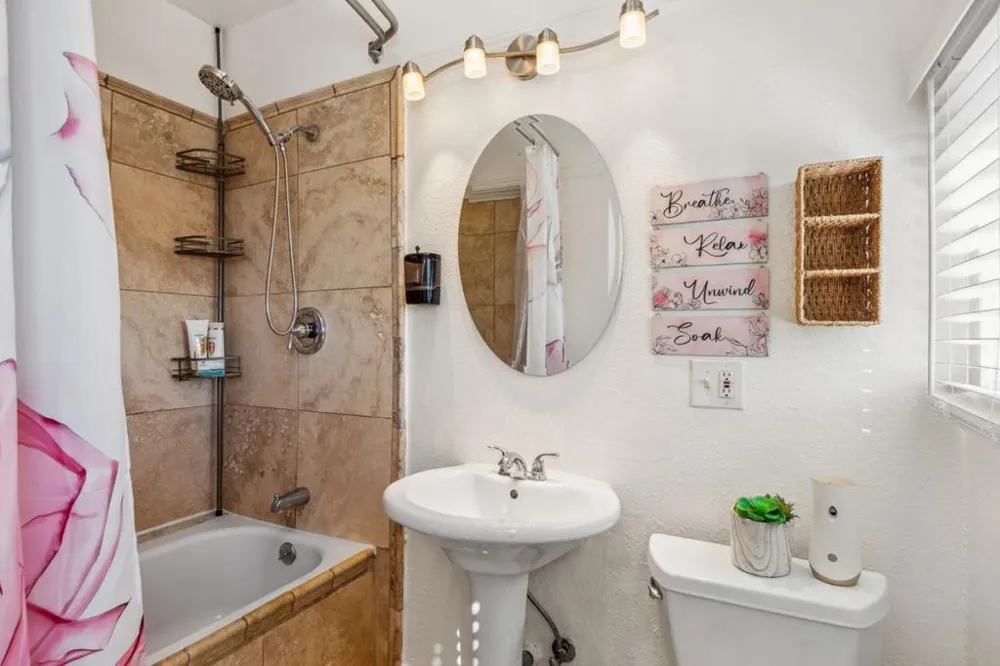 24432445 24th Avenue Oakland, CA 94601