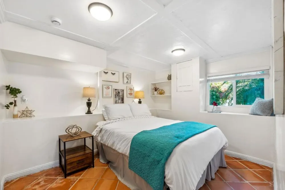 24432445 24th Avenue Oakland, CA 94601