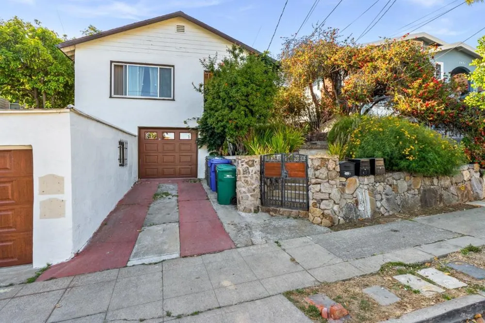 24432445 24th Avenue Oakland, CA 94601