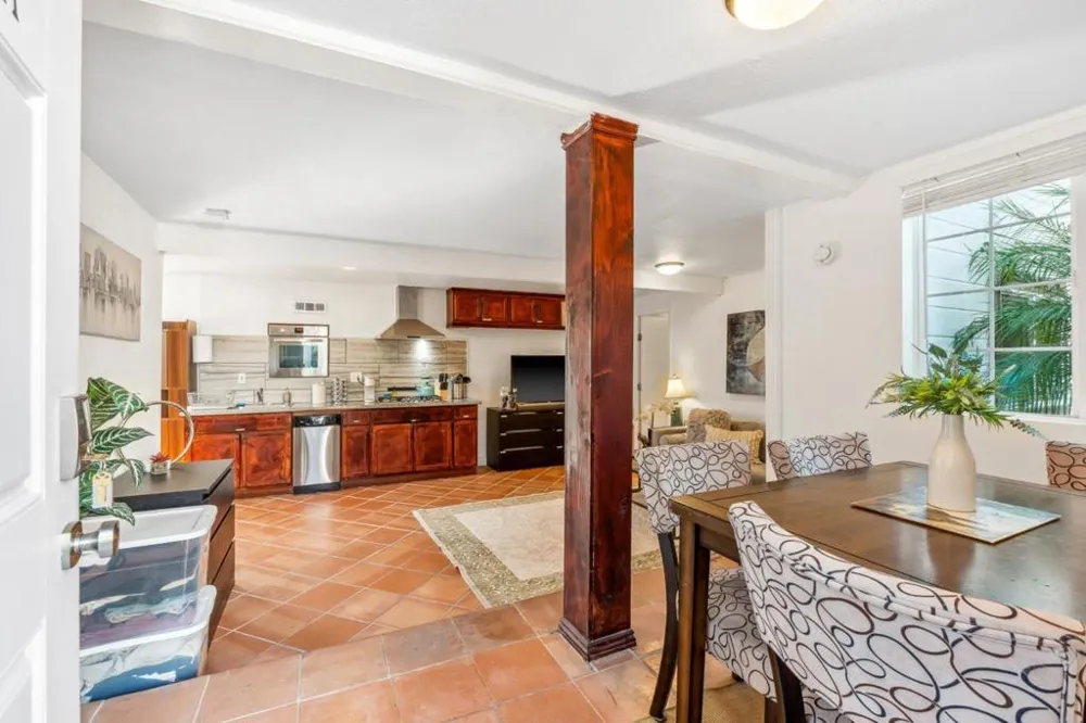 24432445 24th Avenue Oakland, CA 94601