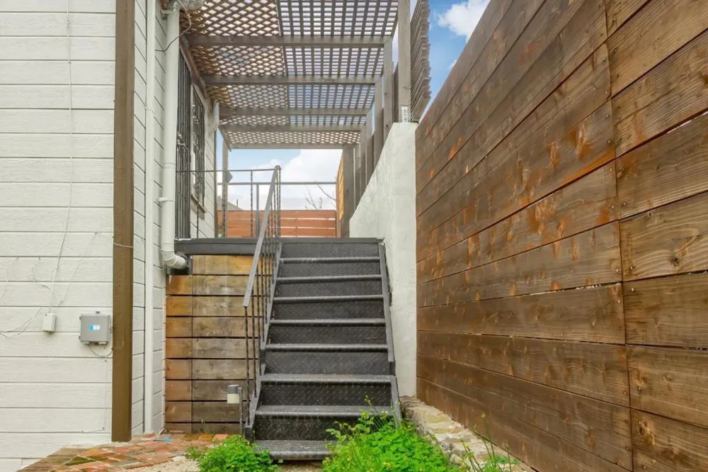 24432445 24th Avenue Oakland, CA 94601