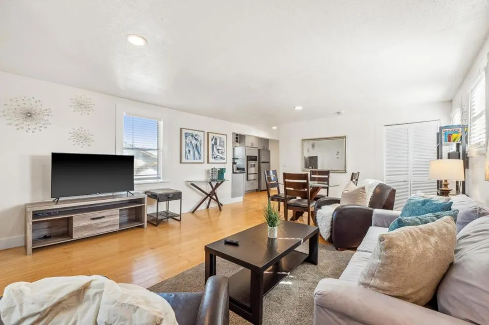 24432445 24th Avenue Oakland, CA 94601