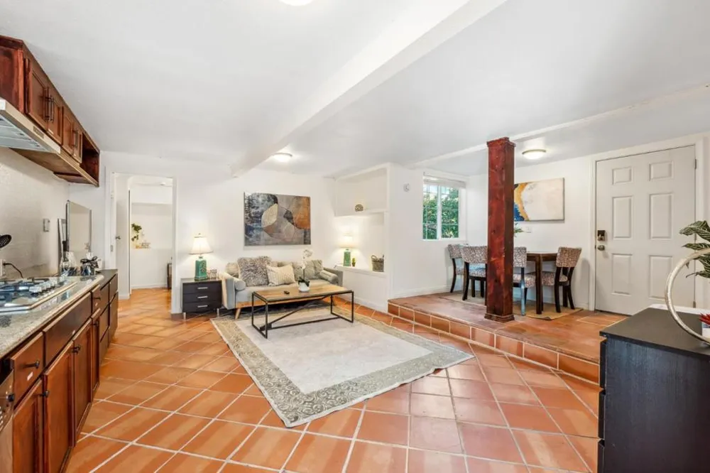 24432445 24th Avenue Oakland, CA 94601