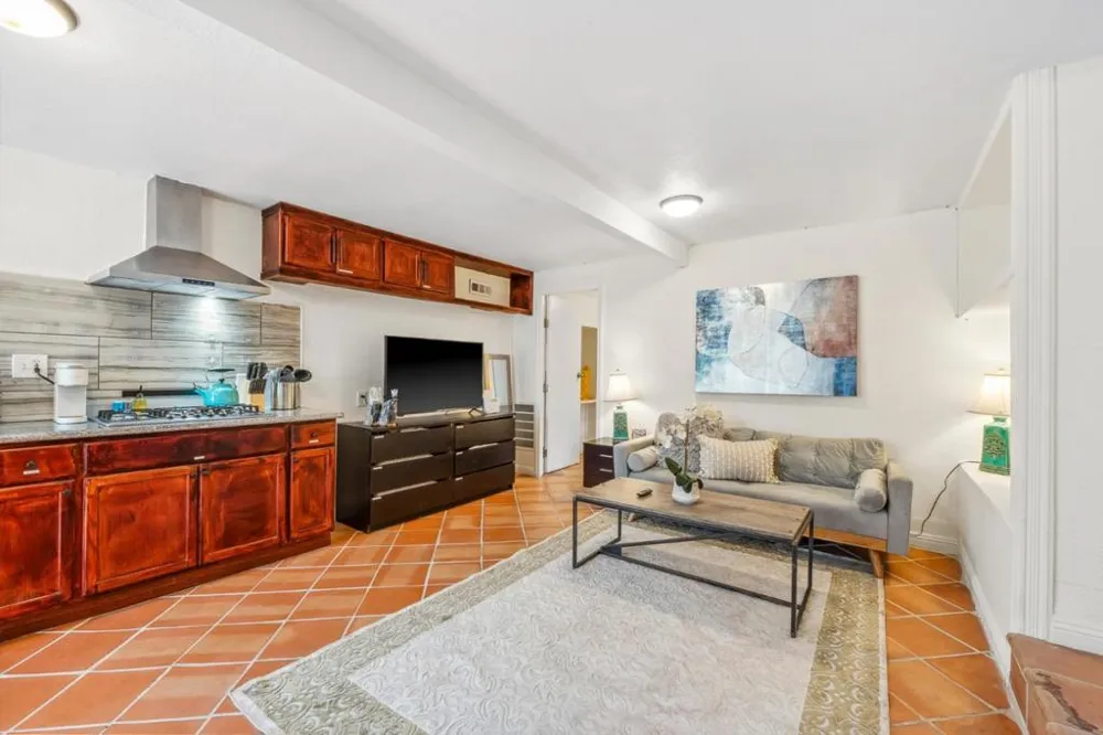 24432445 24th Avenue Oakland, CA 94601