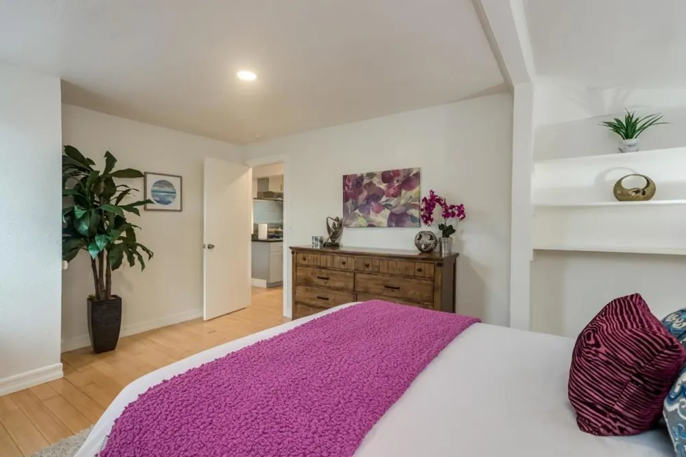 24432445 24th Avenue Oakland, CA 94601