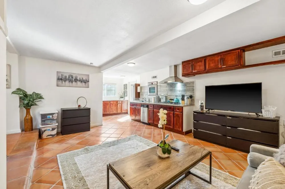 24432445 24th Avenue Oakland, CA 94601