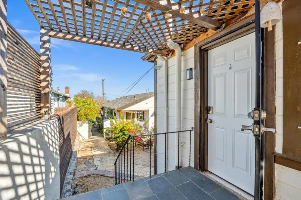 24432445 24th Avenue Oakland, CA 94601