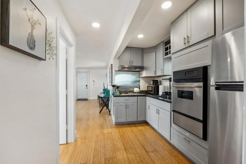 24432445 24th Avenue Oakland, CA 94601