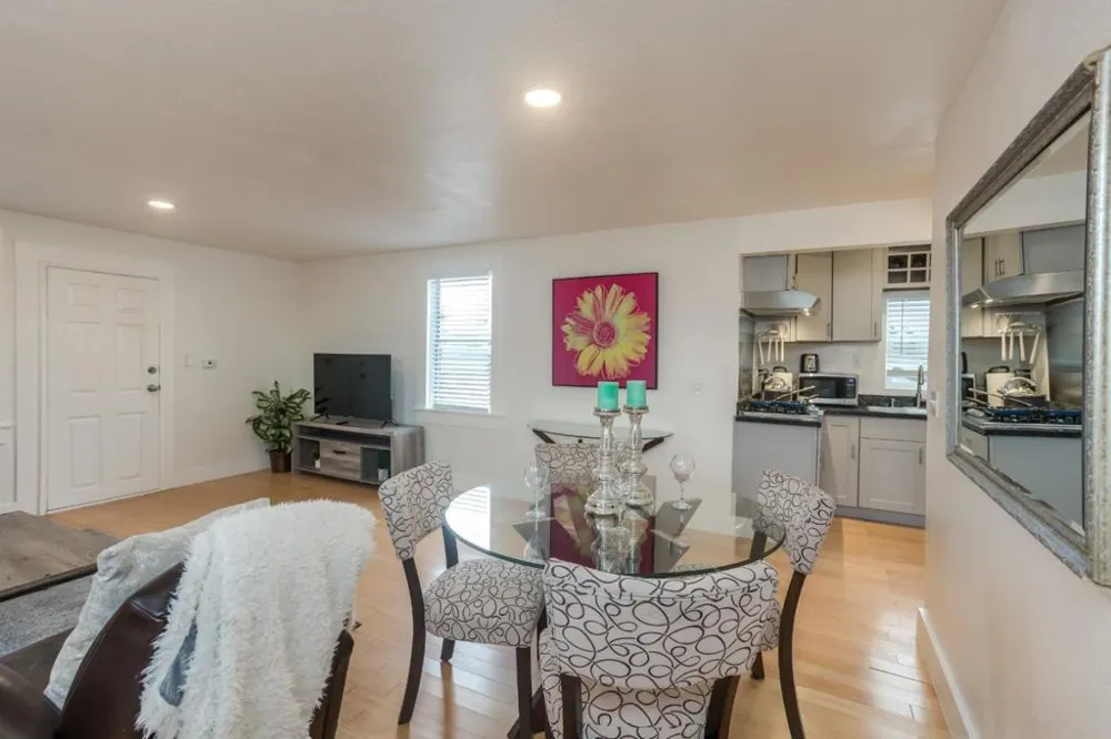 24432445 24th Avenue Oakland, CA 94601