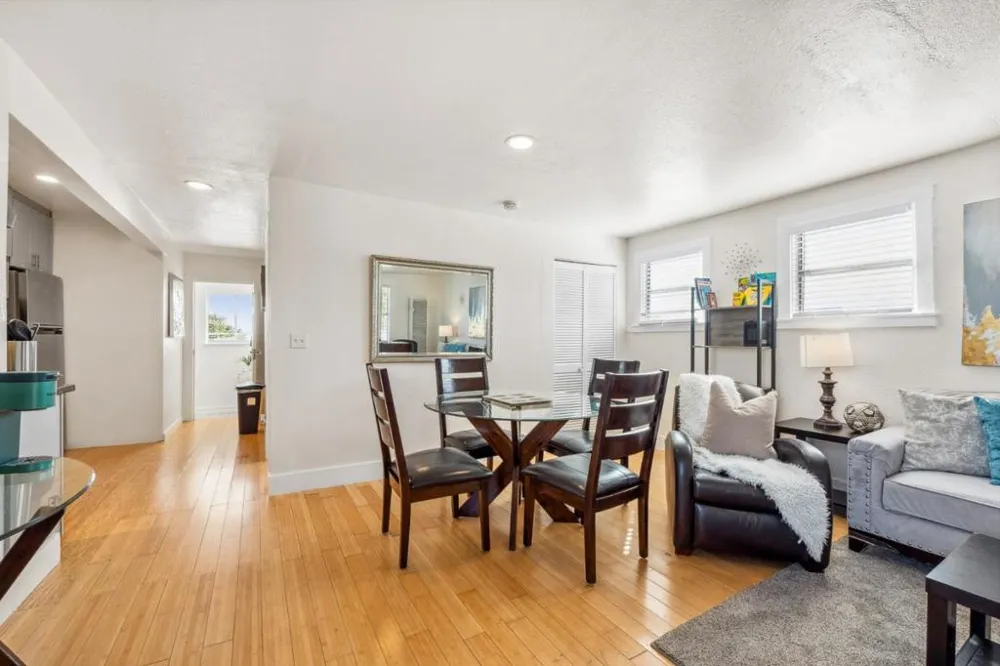 24432445 24th Avenue Oakland, CA 94601