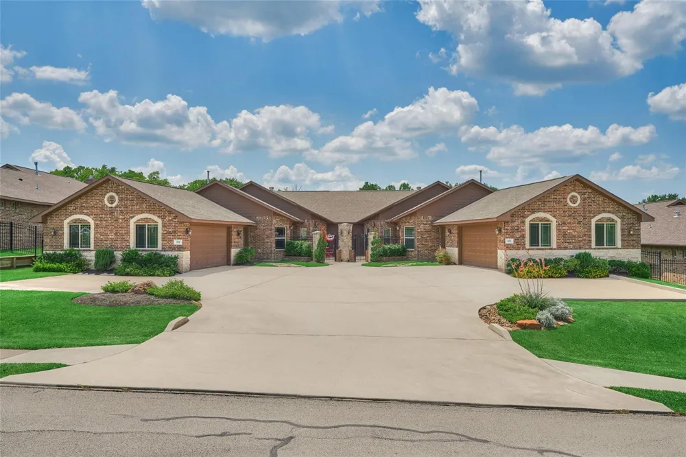 103 Bessie Price Owens Drive Montgomery, TX 77356