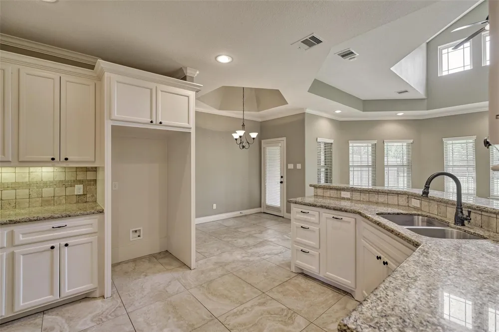 103 Bessie Price Owens Drive Montgomery, TX 77356